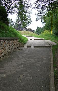 Eingang Friedhof Unter Metzenseifen (von Kirche)